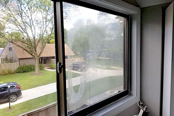 Summer Grime: How Heat, Dust, and Air Pollution Make Your Home Look Neglected Window Seal Deterioration and Cloudiness