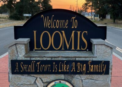 Welcome to Loomis sign